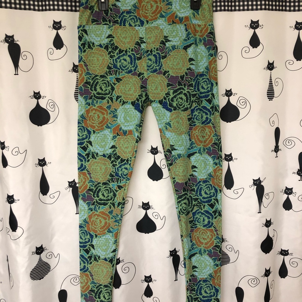 LulaRoe Tall & Curvy leggings green with roses